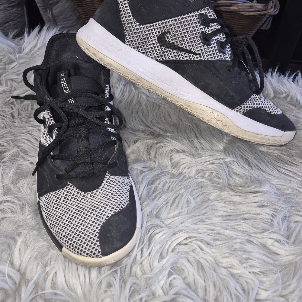Men's nike, mike paul george 3  Pg3 Oreo Nike Black and White Athletic Shoes